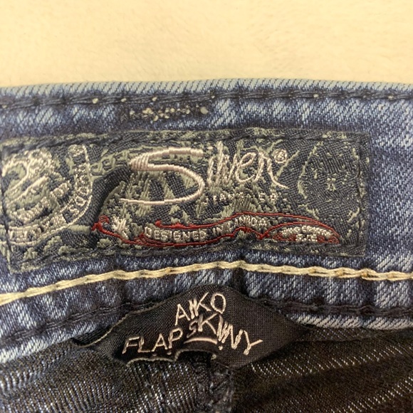 Silver Jeans | Skinny Mid Rise Aiko Jeans Pearl Embellished - Picture 9 of 9